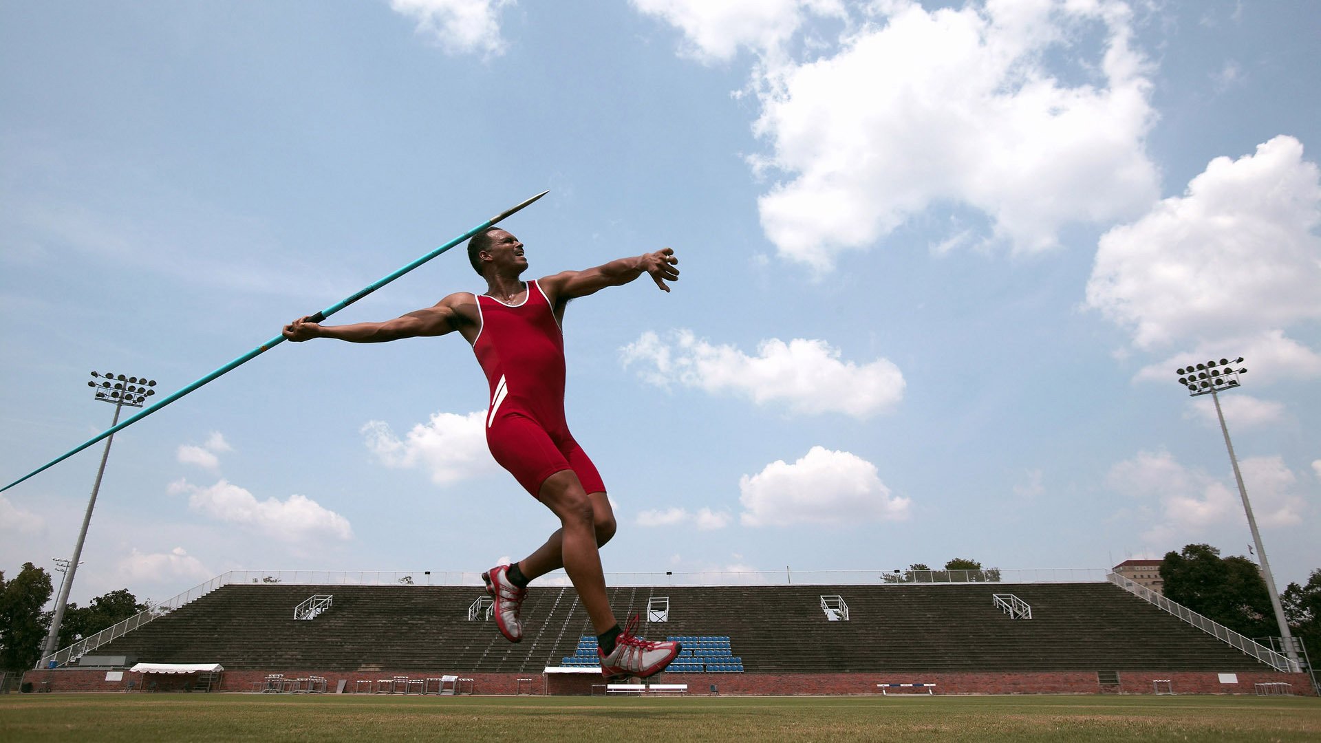 德甲狂战，比分4-3，比赛中明星前锋两球，关键数据：角球12个，传球成功率85%